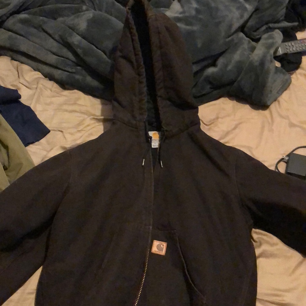 Size small canvas carhartt jacket. Barely worn.